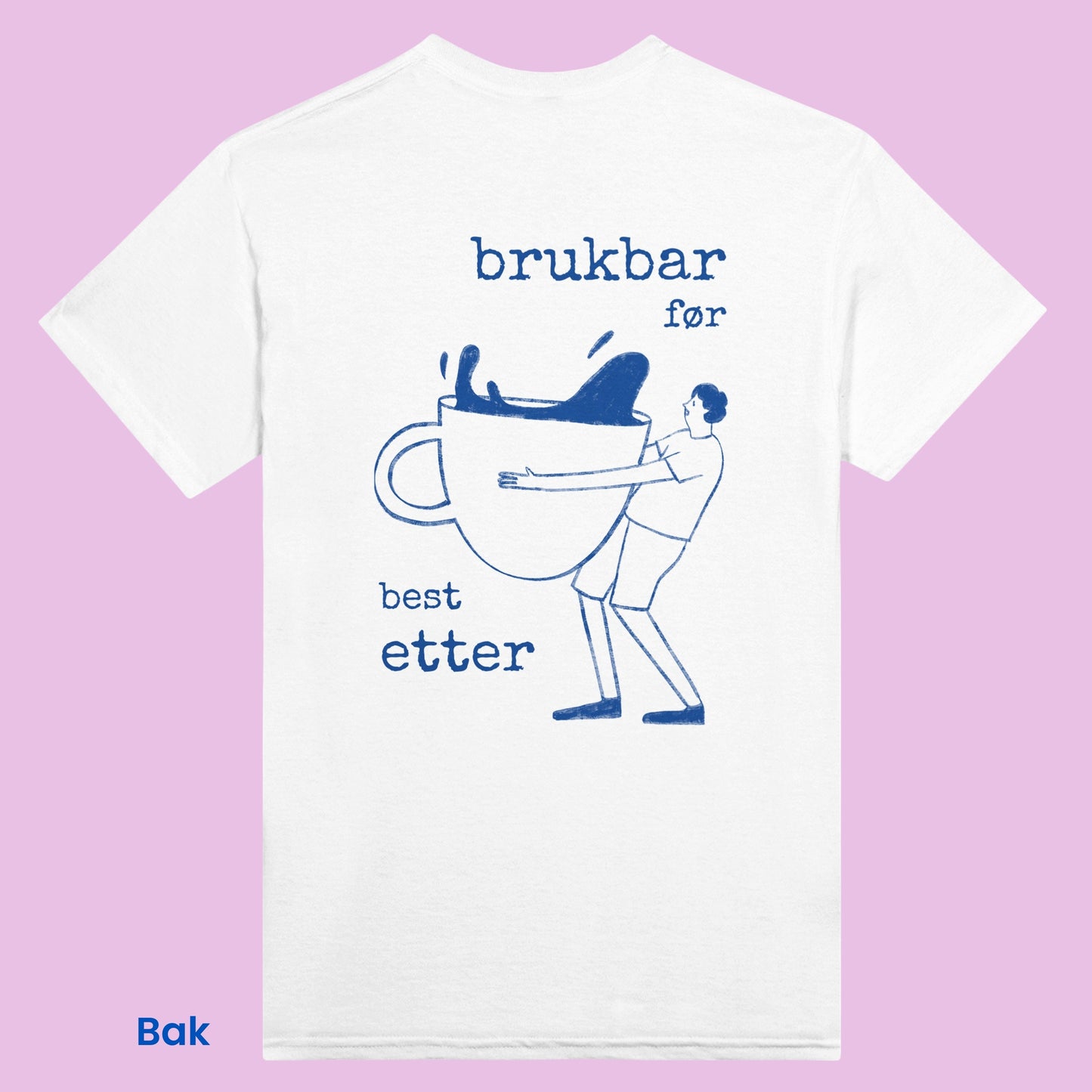 Retro hvit t-skjorte med blå illustrasjon av mann som bærer en stor kopp kaffe. Med teksten 'brukbar før, best etter'. Perfekt norsk inspirert plagg som matcher alle antrekk. 